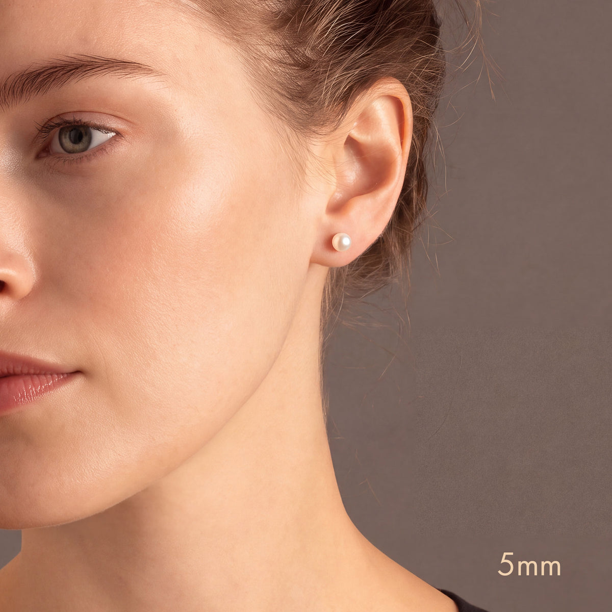 9 Carat Gold & Freshwater Pearl Studs