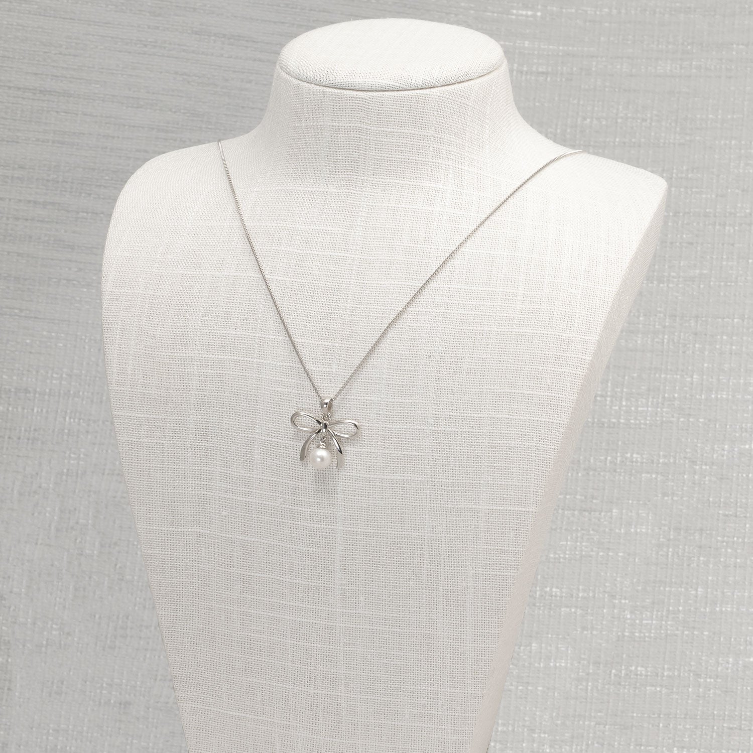 Bow & Pearl Necklace