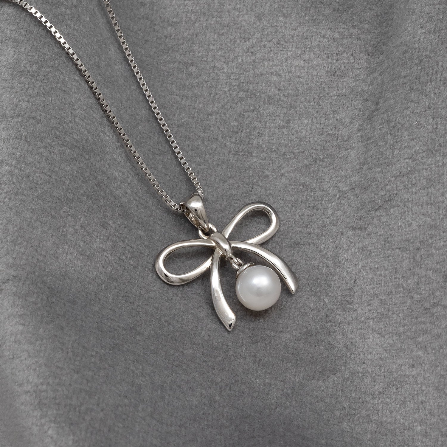 Bow & Pearl Necklace