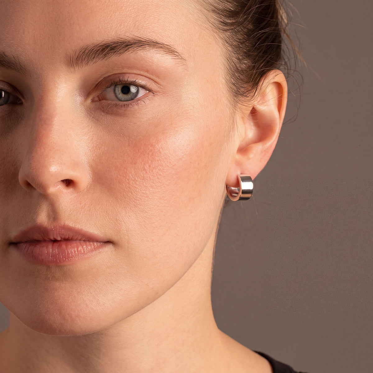 Hinge Hoop Earrings - Medium Wide