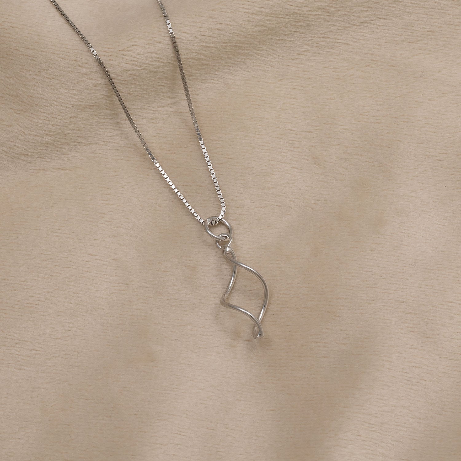 Simple Twist Pendant - Silver