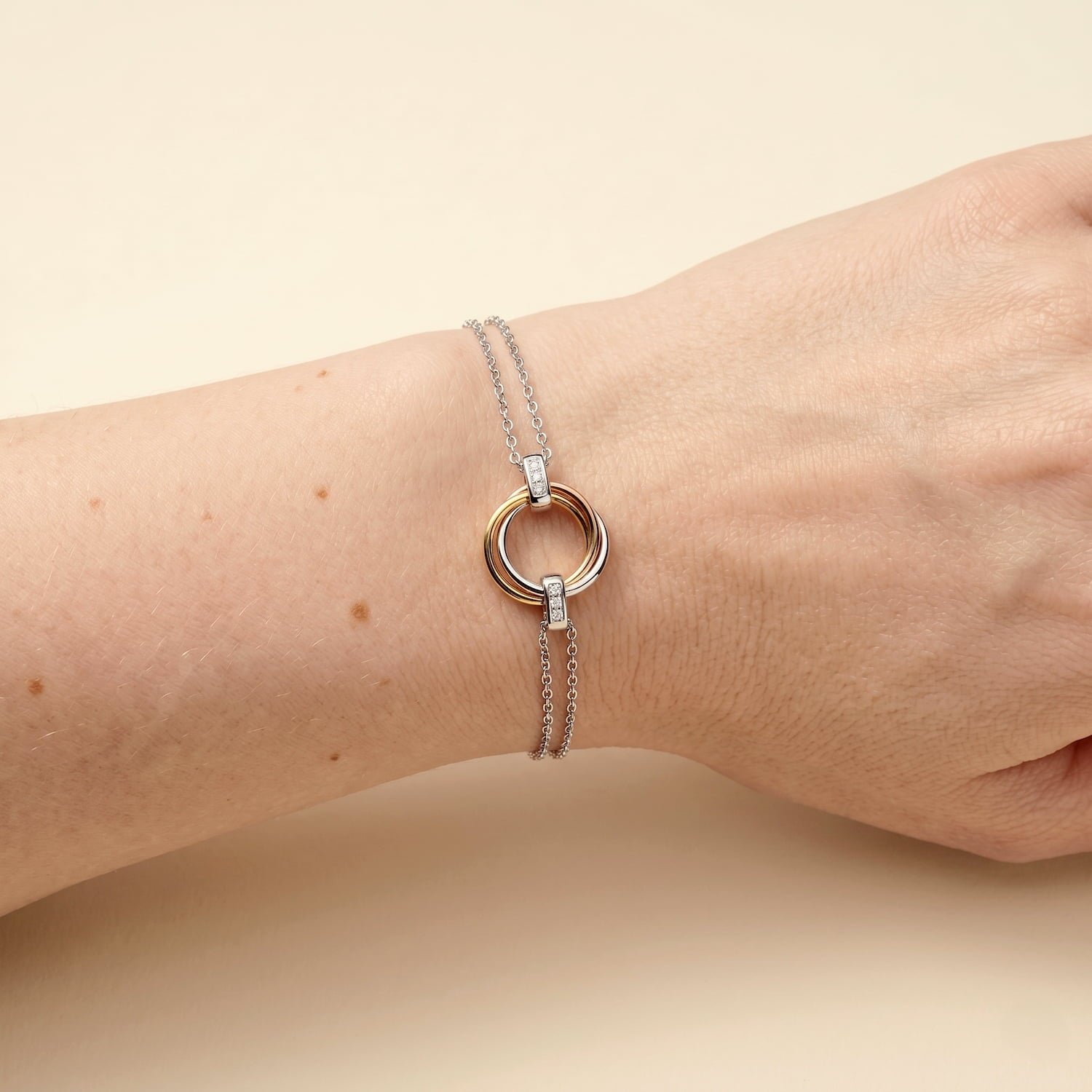Adjustable mixed vermeil bracelet featuring an intertwined love knot centrepiece accented with lab-grown diamonds, crafted for refined contemporary elegance, worn on the wrist.