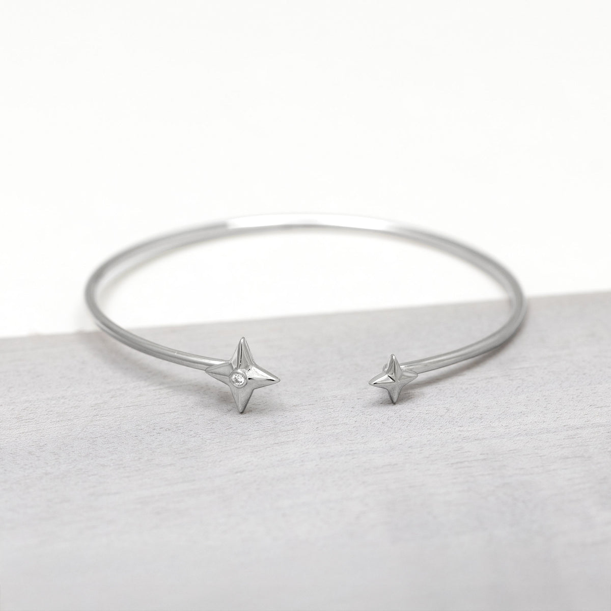 Sterling silver stars bangle with lab grown diamond