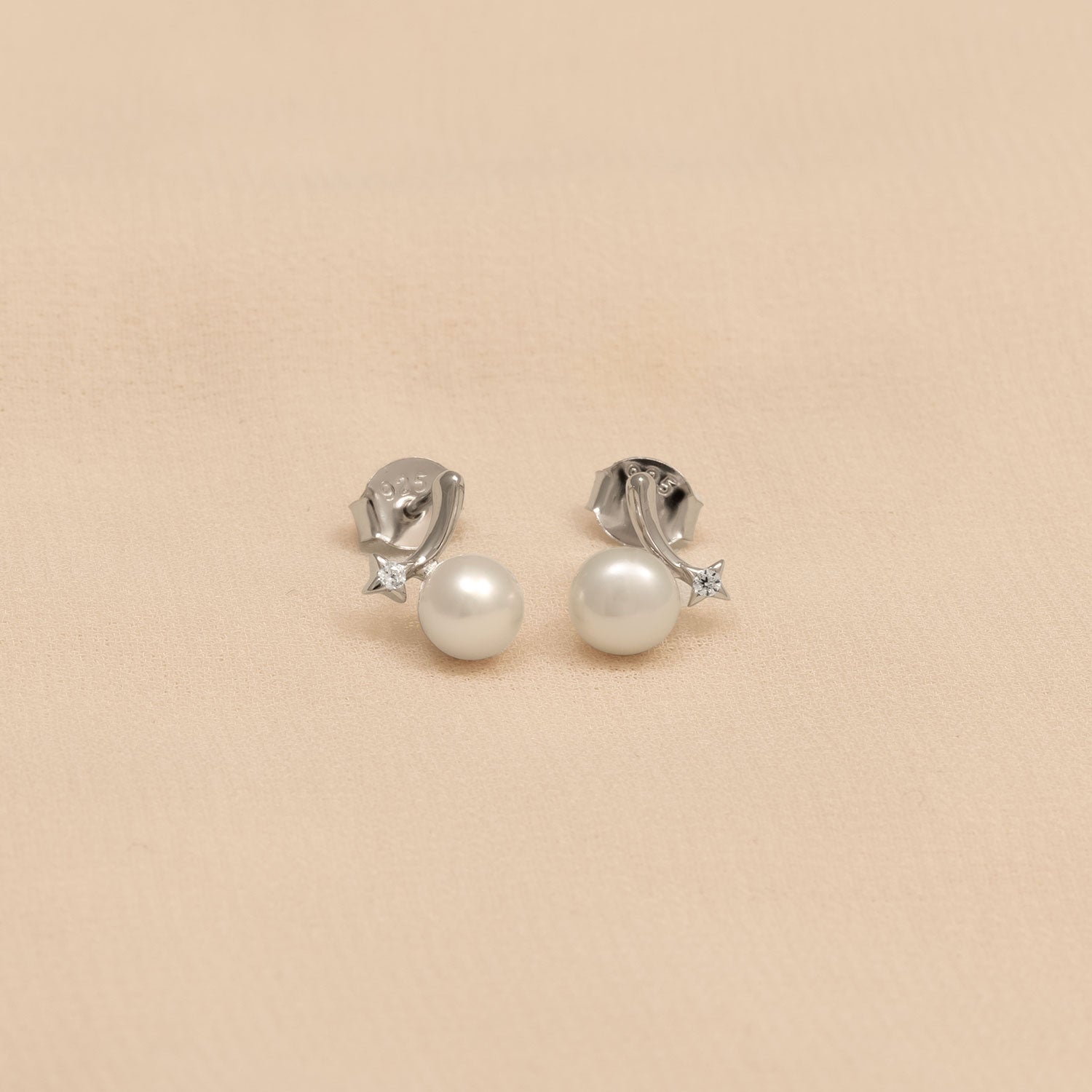 Silver & Freshwater Pearl Shooting Star Stud Earring