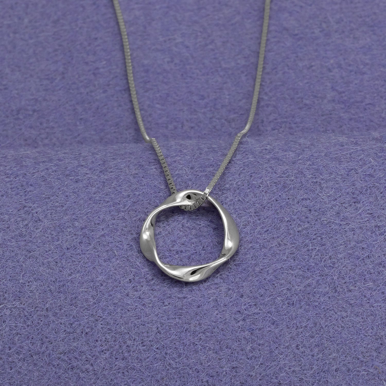 Silver Twisting Circle Pendant