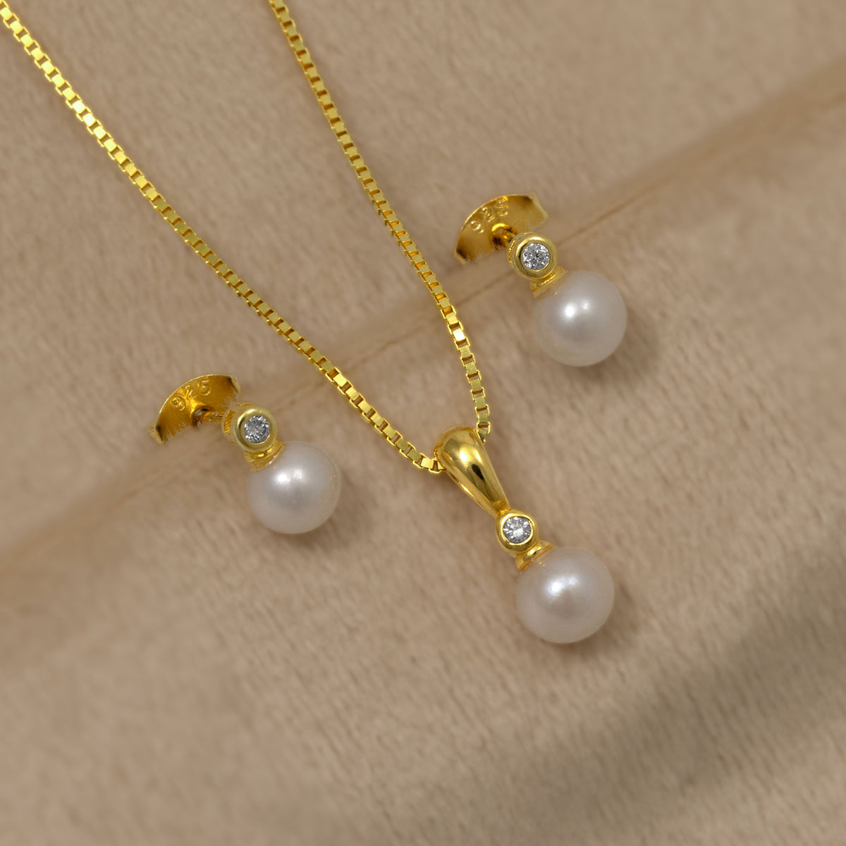 Gold Vermeil, Freshwater Pearl & 0.015 Carat Lab Grown Diamond Pendant