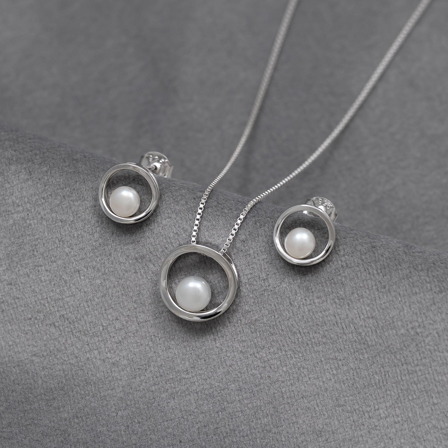 Sterling Silver Simple Circle Pearl Stud Earrings