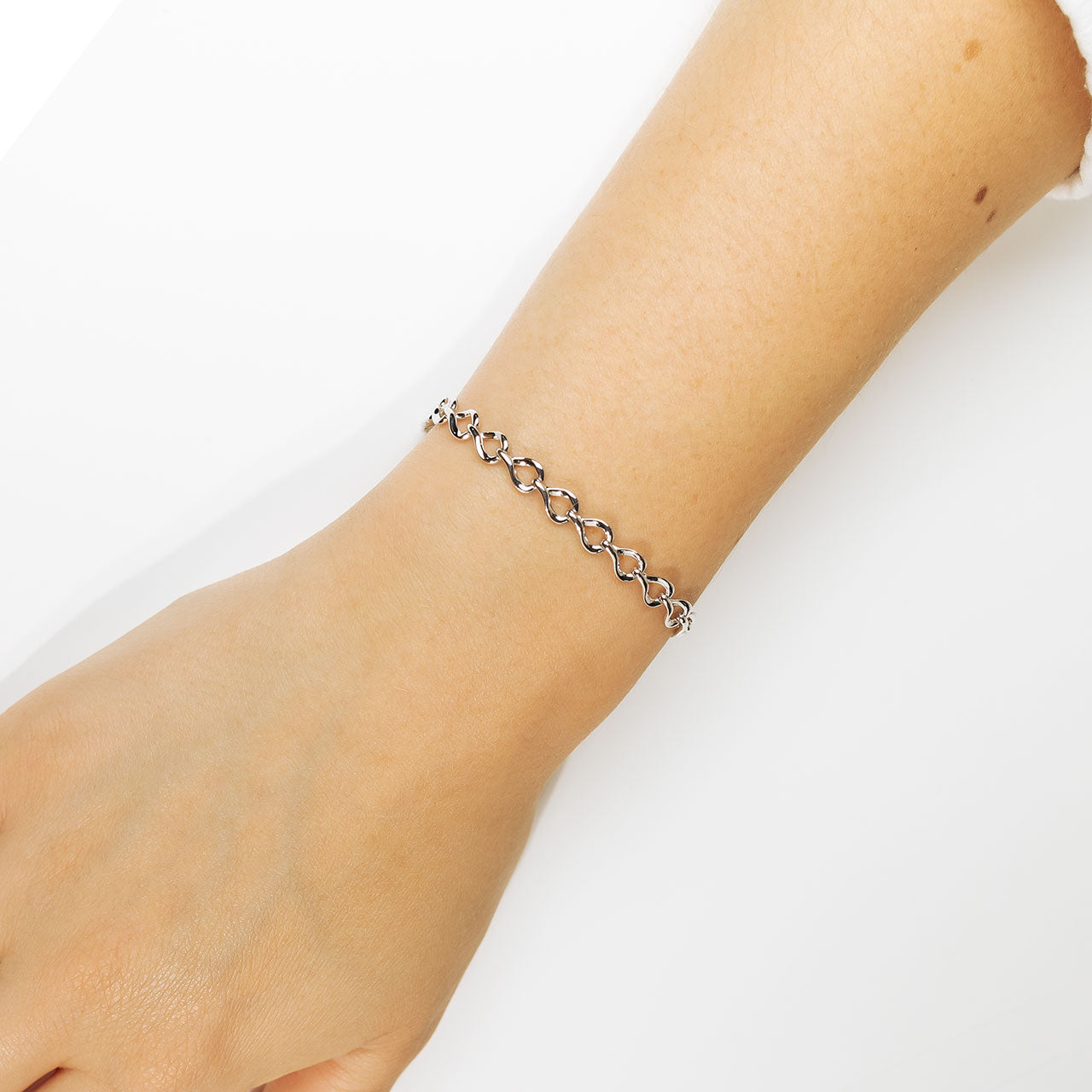 Delicate sterling silver bracelet featuring short teardrop-shaped links connected in a refined chain, exemplifying modern British silver jewellery design by Azendi.