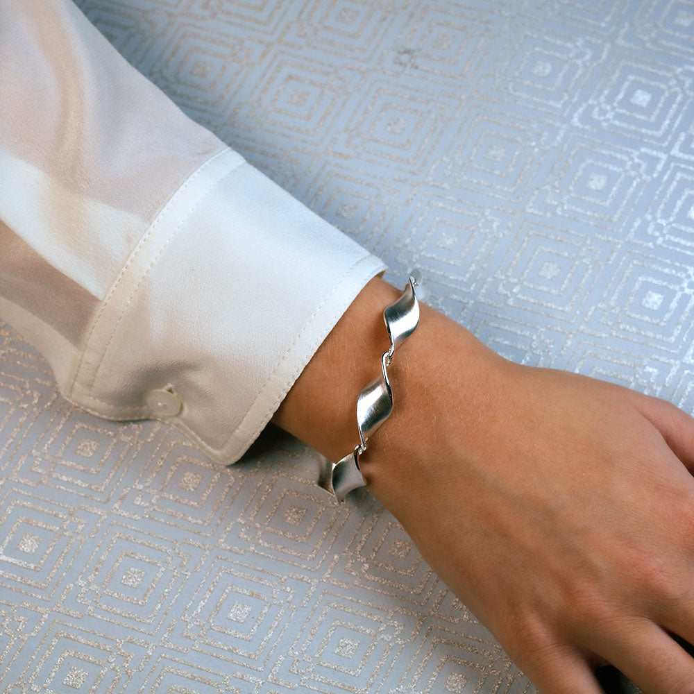 Silver Twisting Link Bracelet