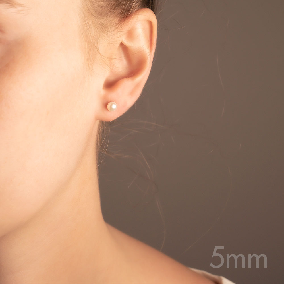 9 Carat Gold & Freshwater Pearl Studs