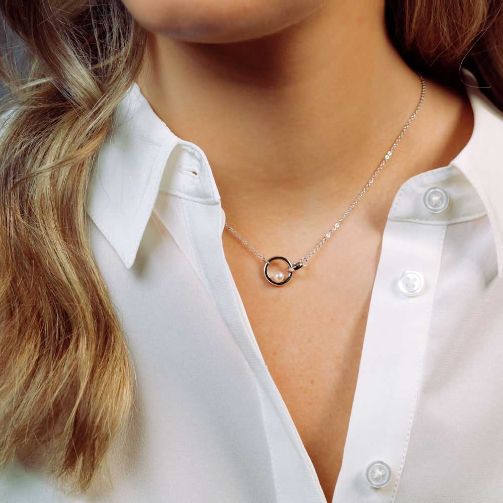 Interlocking Circles & Pearl Necklace