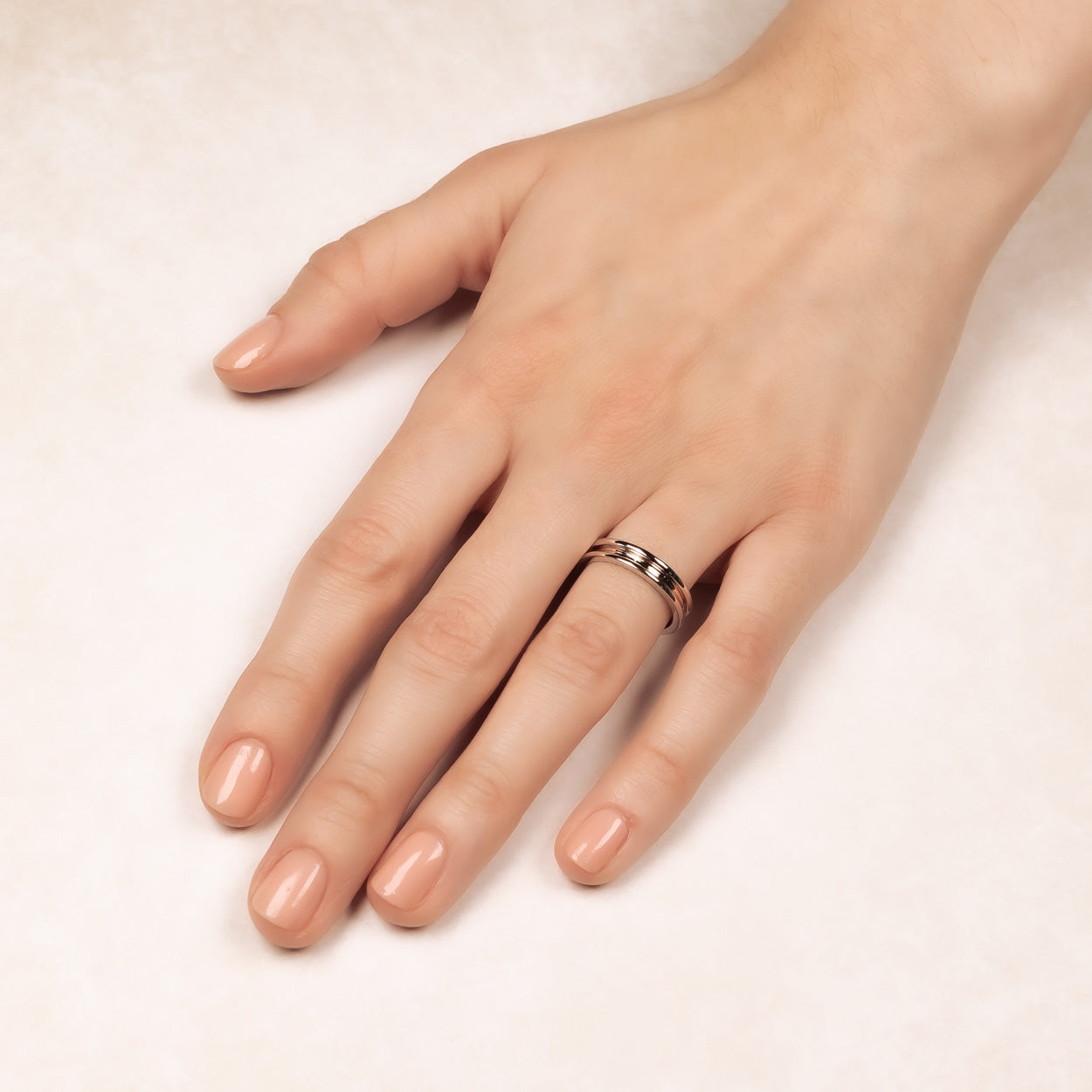 Metropolitan Slim Concave Ring
