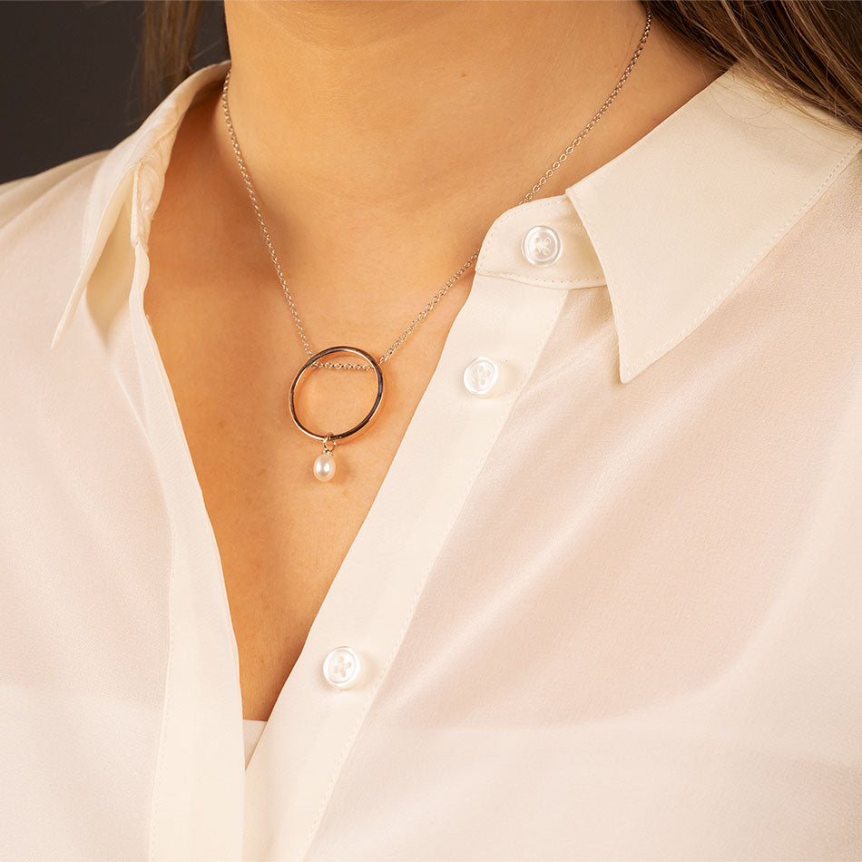 Metropolitan Threaded Circle Necklace with Pearl