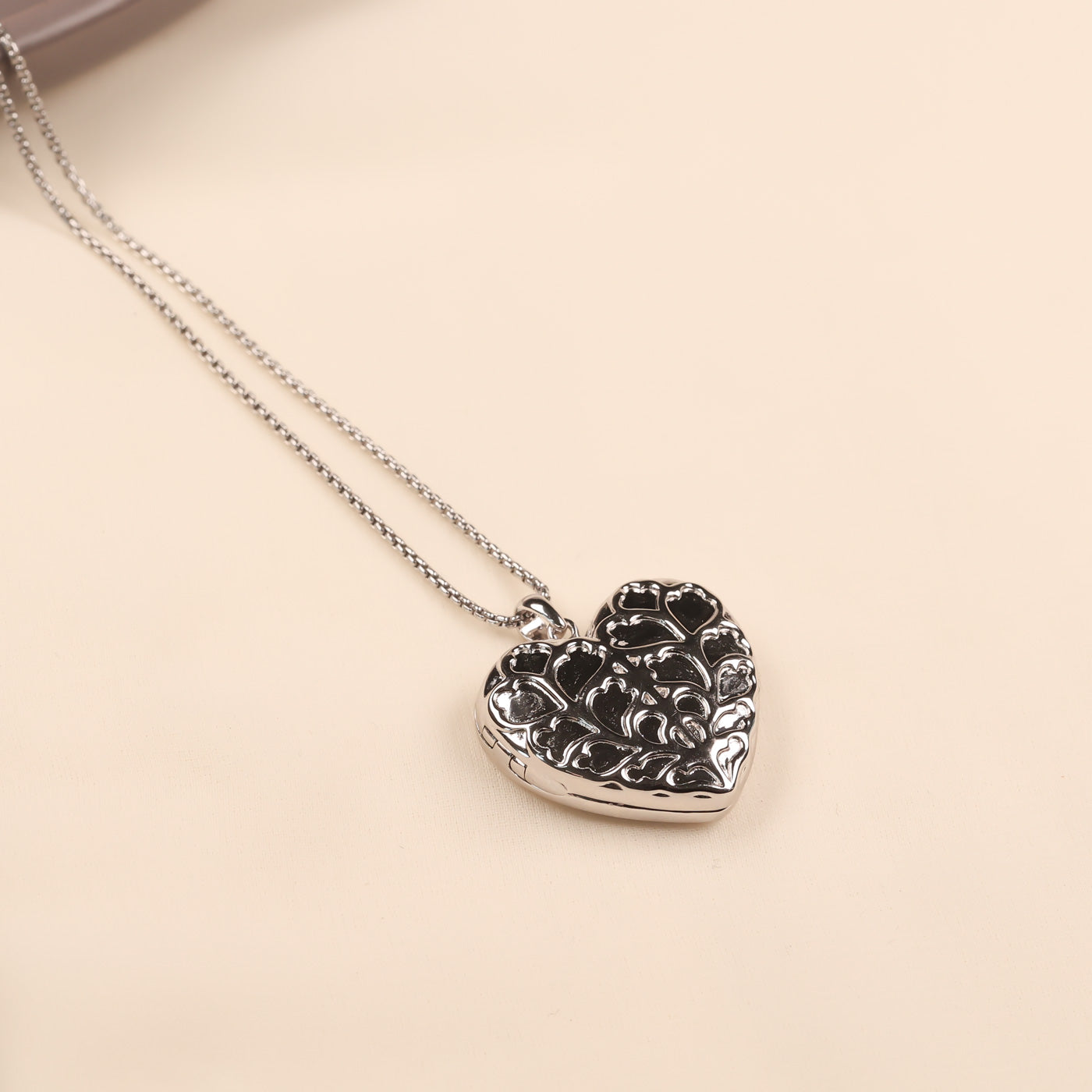 How Do I Fit a Photo Into My Locket?