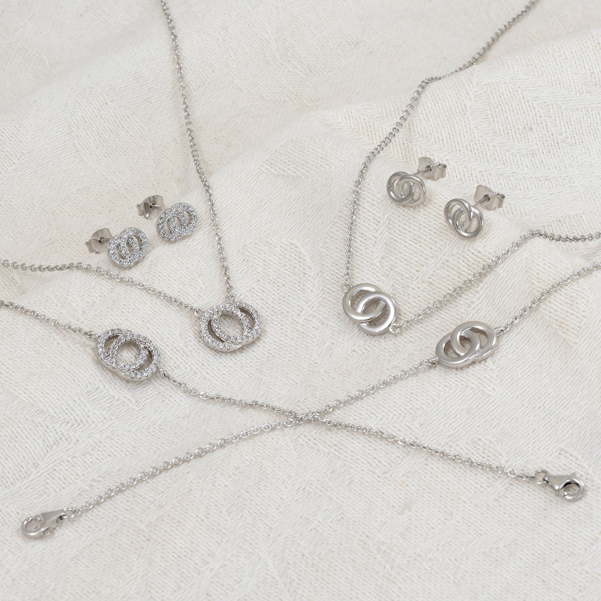 Reversible Interlocking Circles Necklace