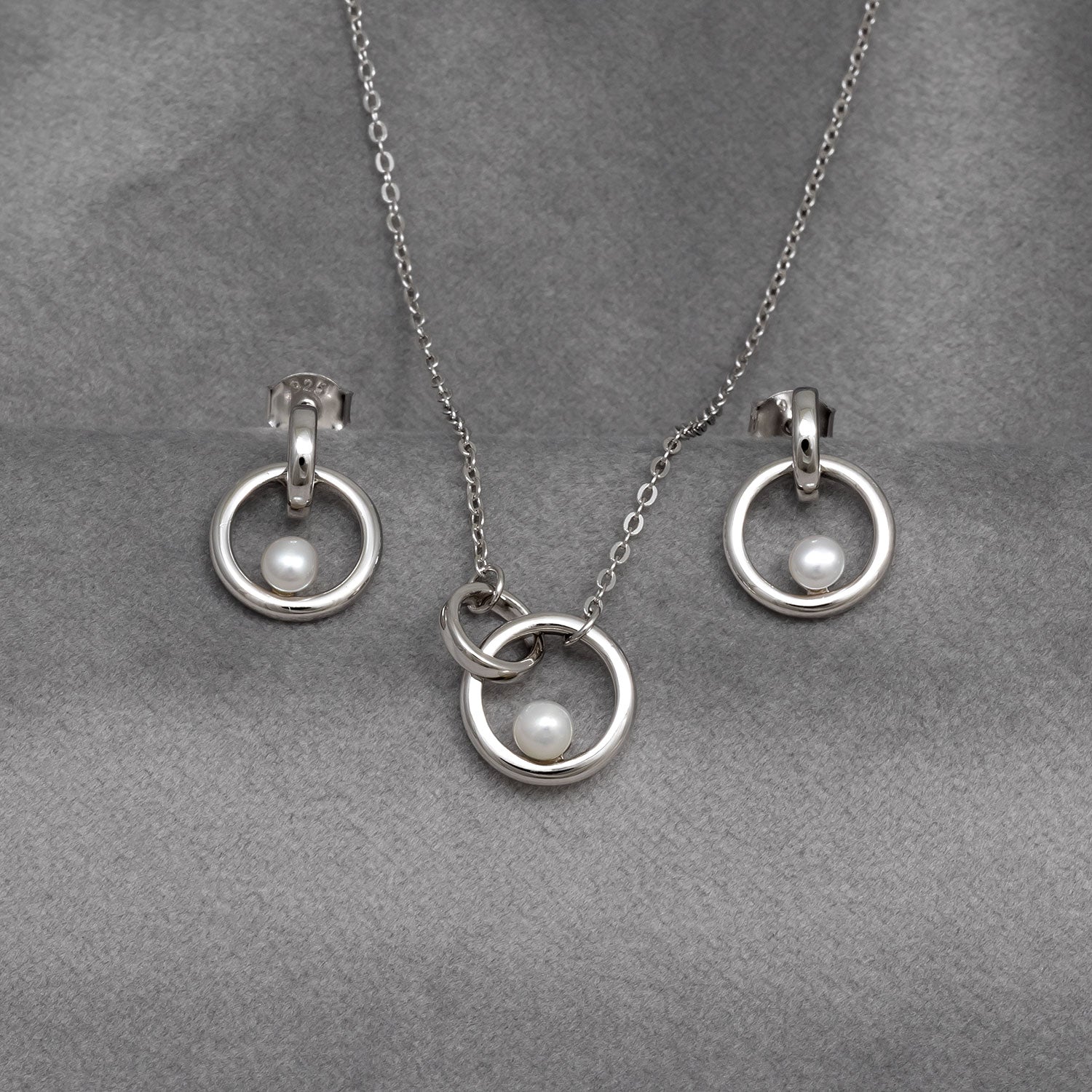 Interlocking Circles & Pearl Earrings