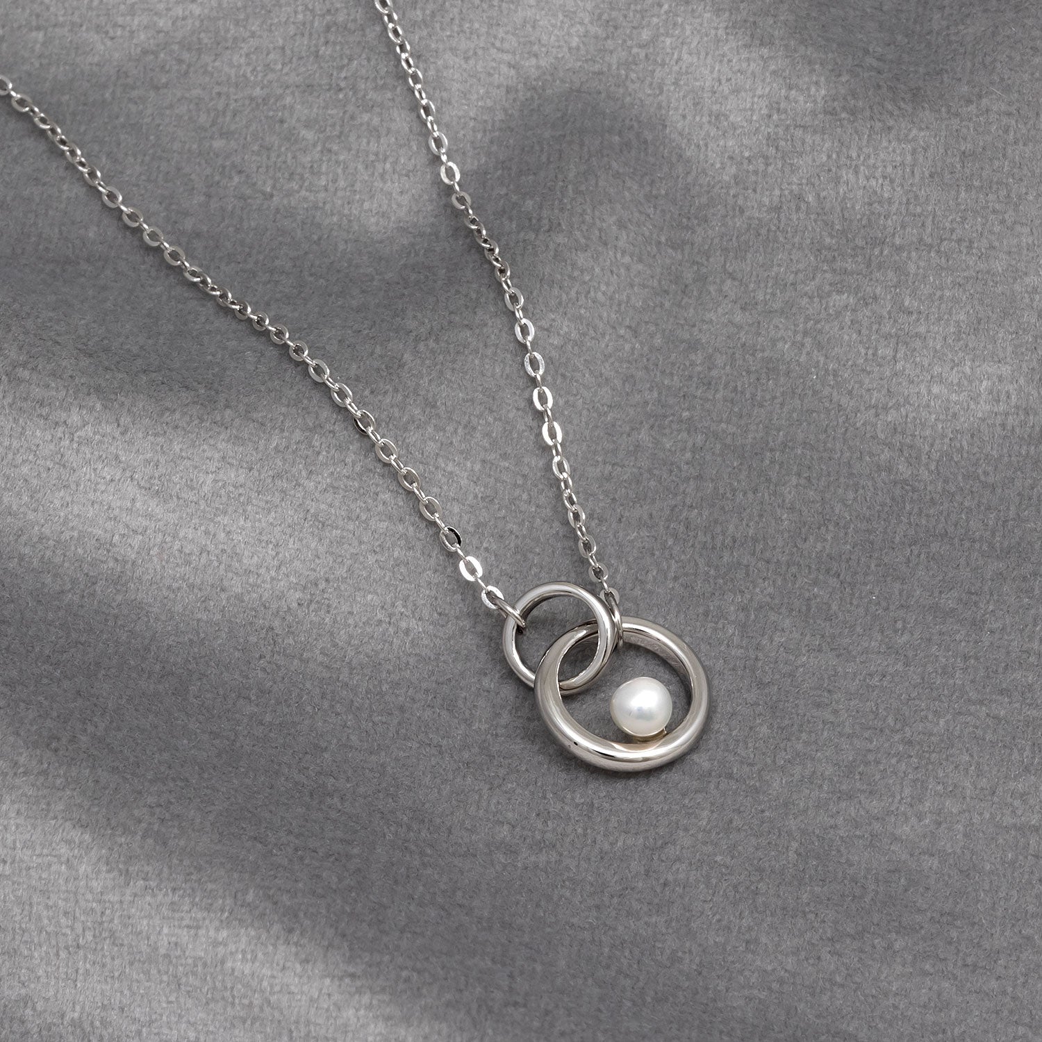 Interlocking Circles & Pearl Necklace