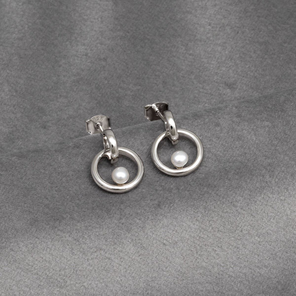 Interlocking Circles & Pearl Earrings