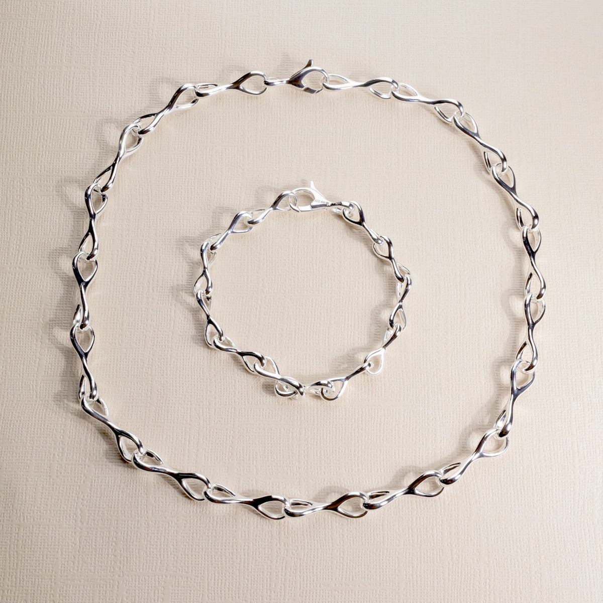 Polished Silver Interlocking Teardrops Link Necklace