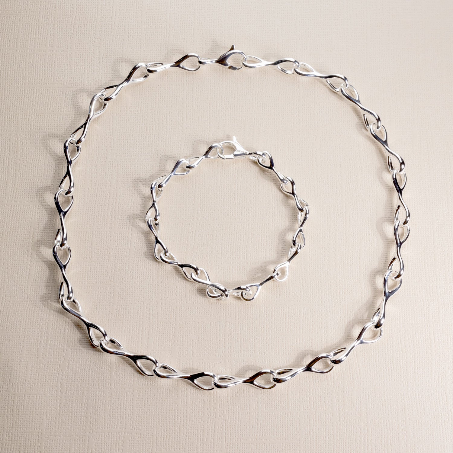 Polished Silver Interlocking Teardrops Link Bracelet
