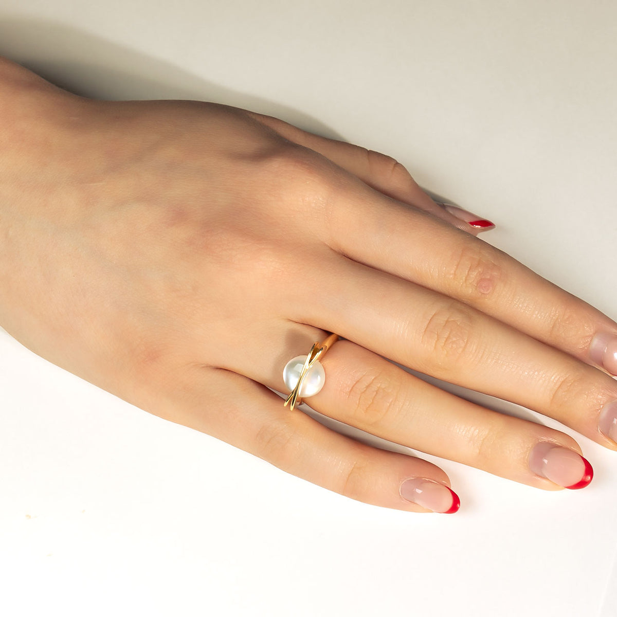 Round Mother of Pearl Crossover Ring