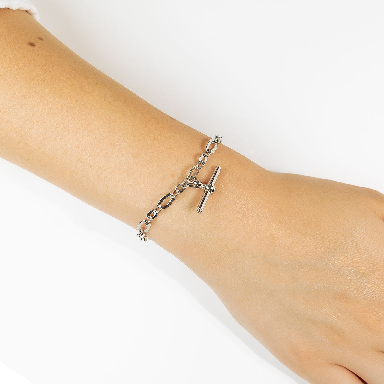 Sterling silver linked bracelet featuring a polished chain design with a hanging T-bar clasp, showcasing a minimalist and contemporary style in fine silver jewellery.