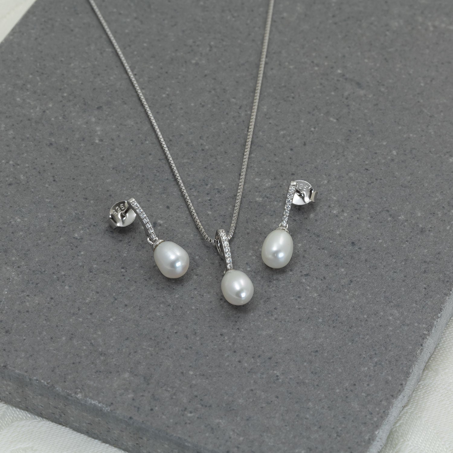 Silver & Pavé Oval Pearl Pendant