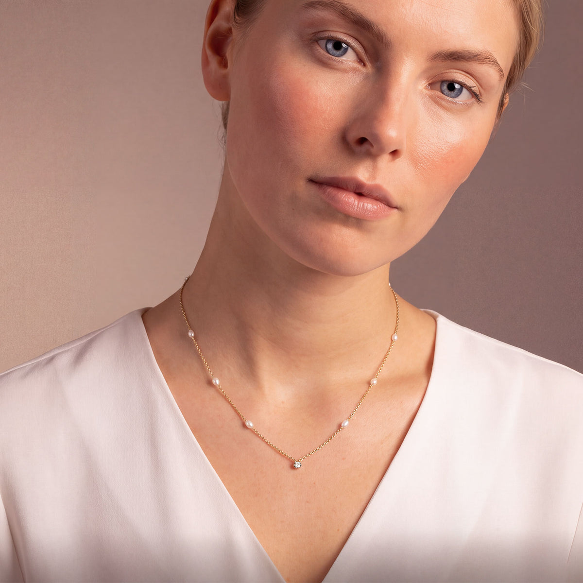 Simple Freshwater Pearl and Cubic Zirconia Chain Necklace
