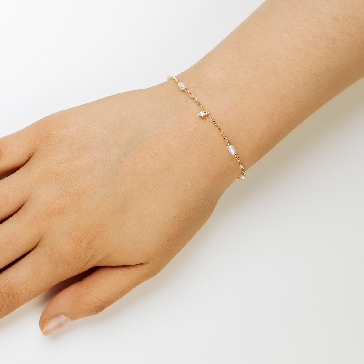 Simple Freshwater Pearl and Cubic Zirconia Chain Bracelet