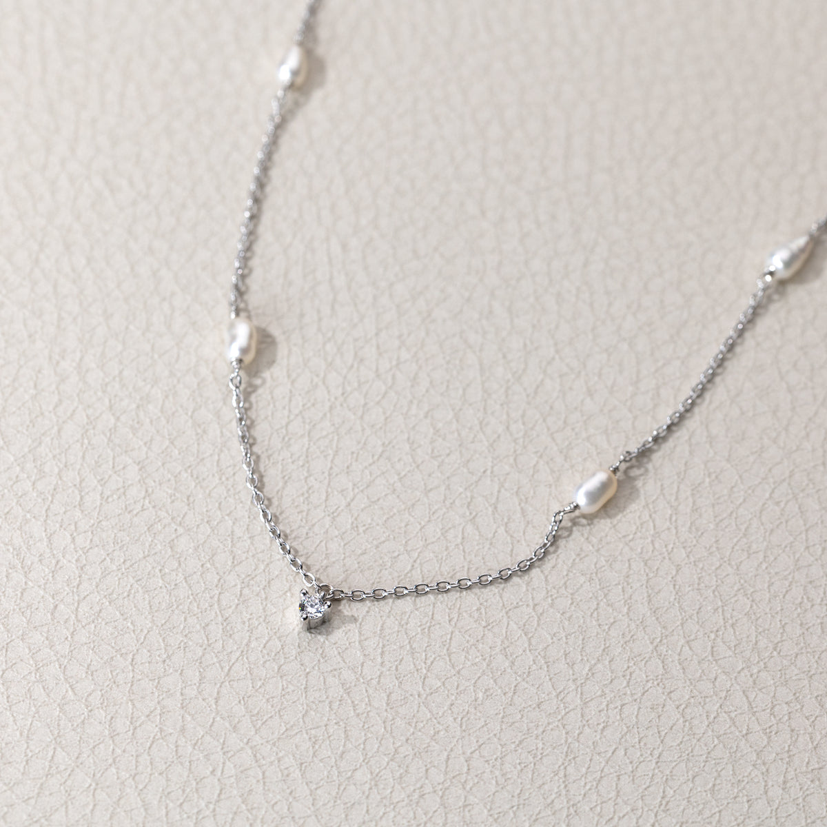 Simple Freshwater Pearl and Cubic Zirconia Chain Necklace
