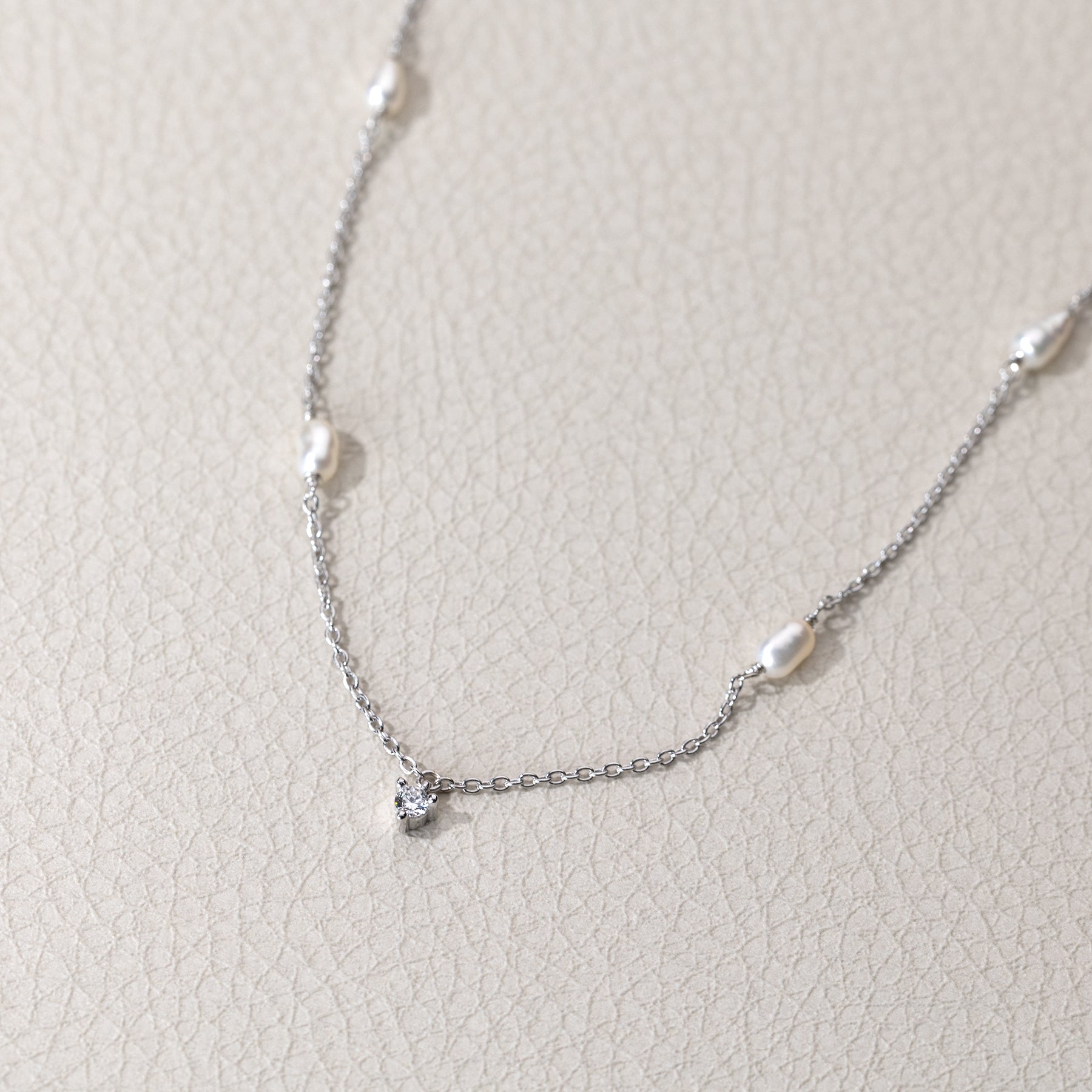 Simple Freshwater Pearl and Cubic Zirconia Chain Necklace