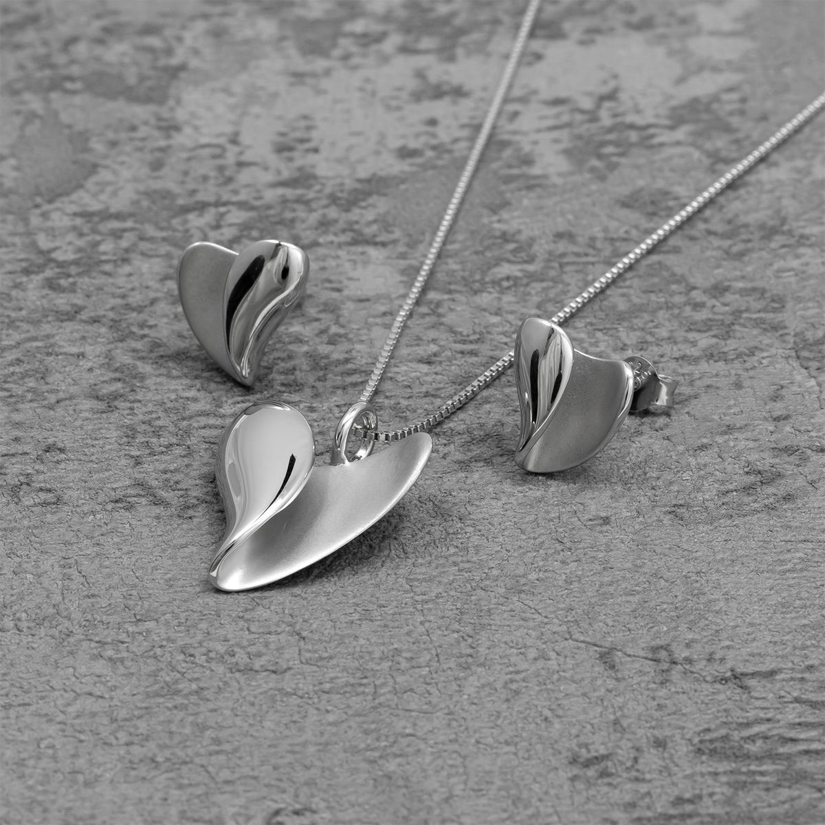 Silver Curling Heart Pendant