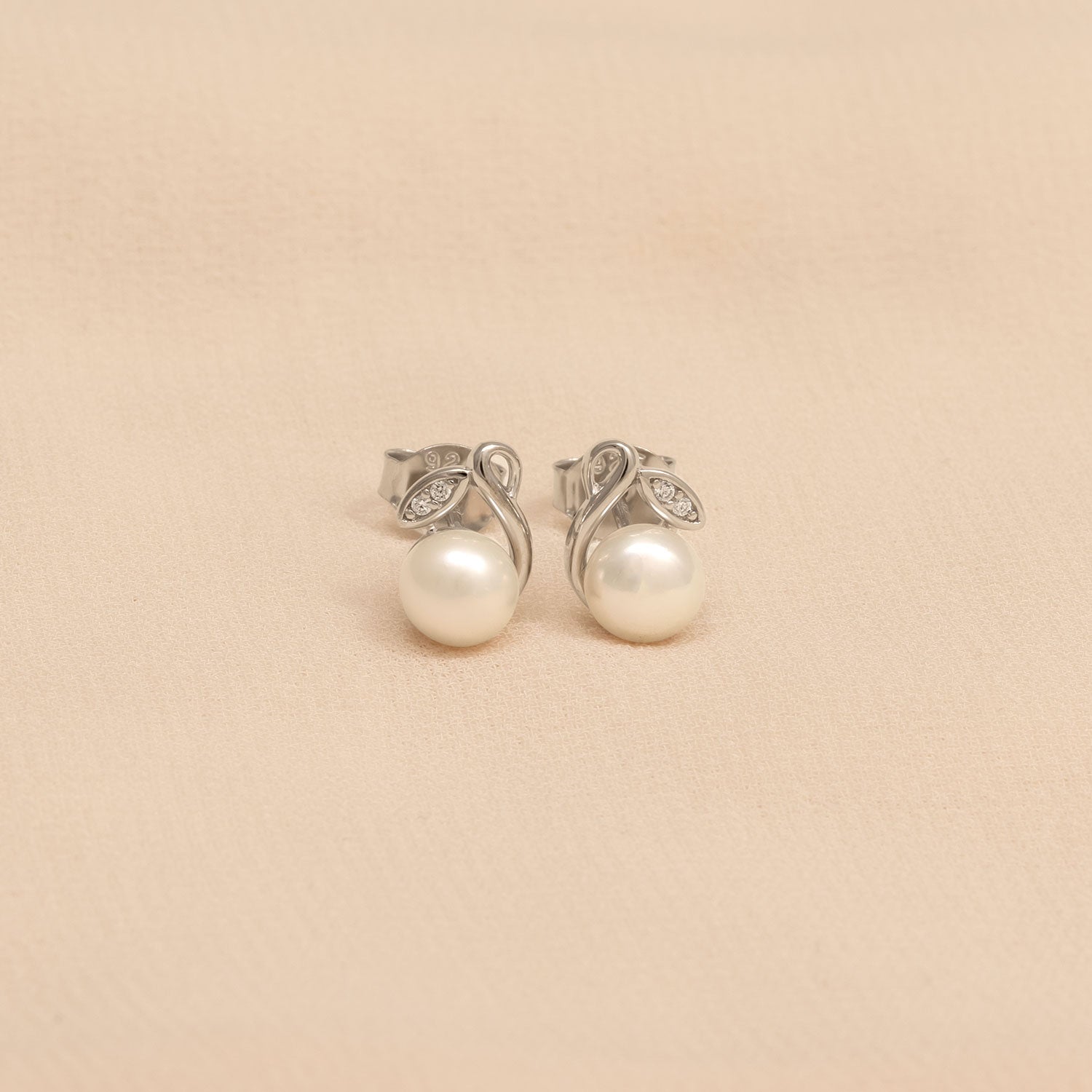 Silver & Freshwater Pearl Bud Stud Earring