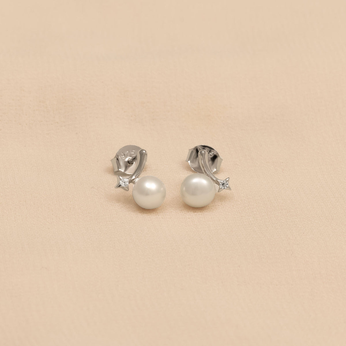 Silver & Freshwater Pearl Shooting Star Stud Earring