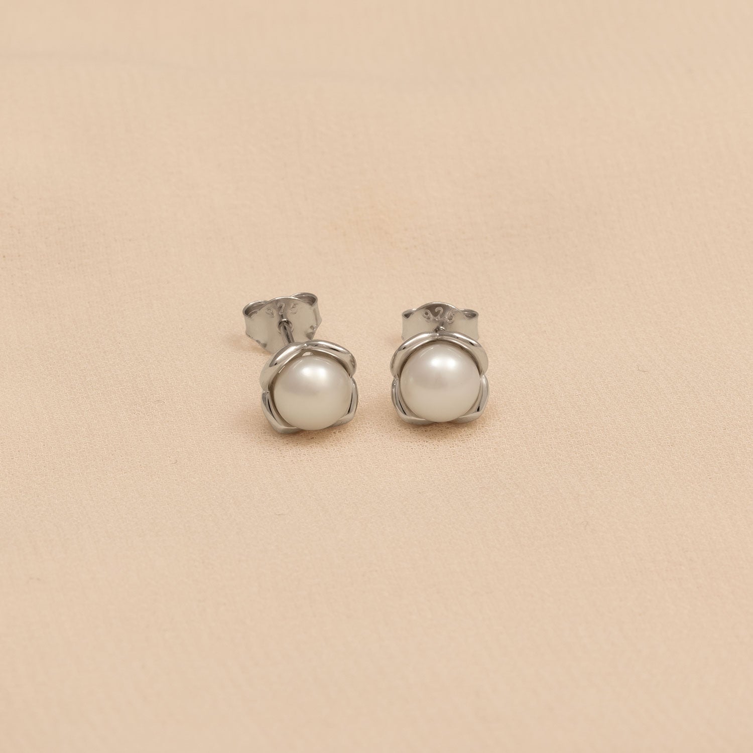 Silver and Freshwater Pearl Flower Stud Earring