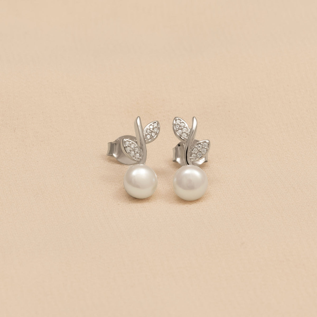 Silver and Freshwater Pearl Leaves Stud Earring