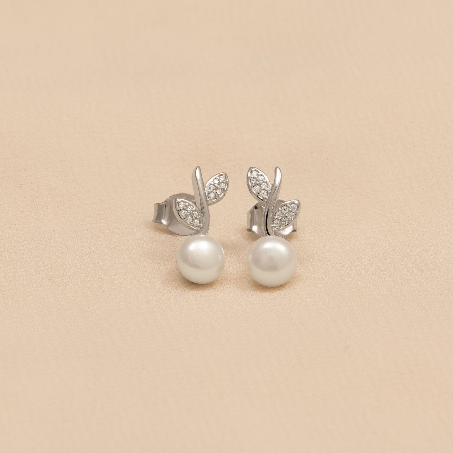 Silver and Freshwater Pearl Leaves Stud Earring