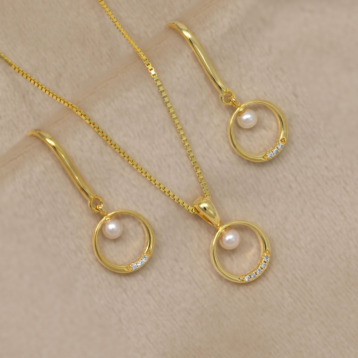 Gold Vermeil, Freshwater Pearl & 0.02 Carat Lab Grown Diamond Circle Pendant