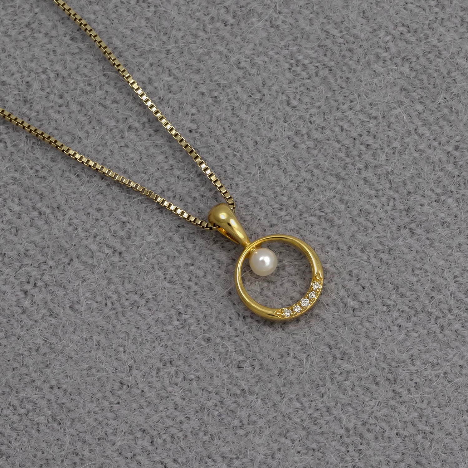 Gold vermeil pendant necklace featuring a circular design accented with a freshwater pearl and a row of sparkling lab-grown diamonds on a fine box chain.