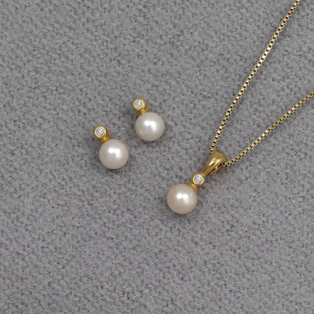 Gold Vermeil, Freshwater Pearl & 0.015 Carat Lab Grown Diamond Pendant