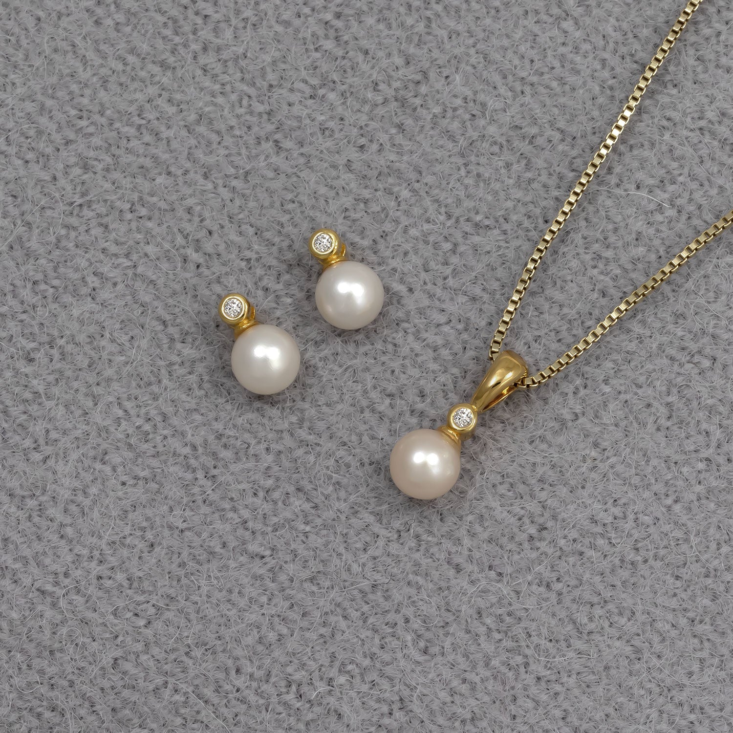 Gold Vermeil, Freshwater Pearl & 0.015 Carat Lab Grown Diamond Pendant