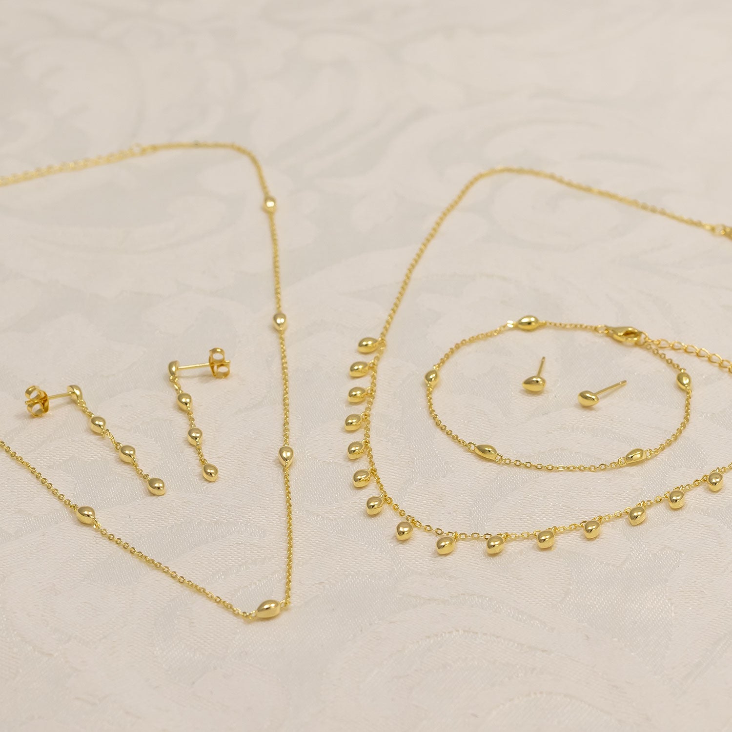 Cloudburst Scattered Raindrops Bracelet