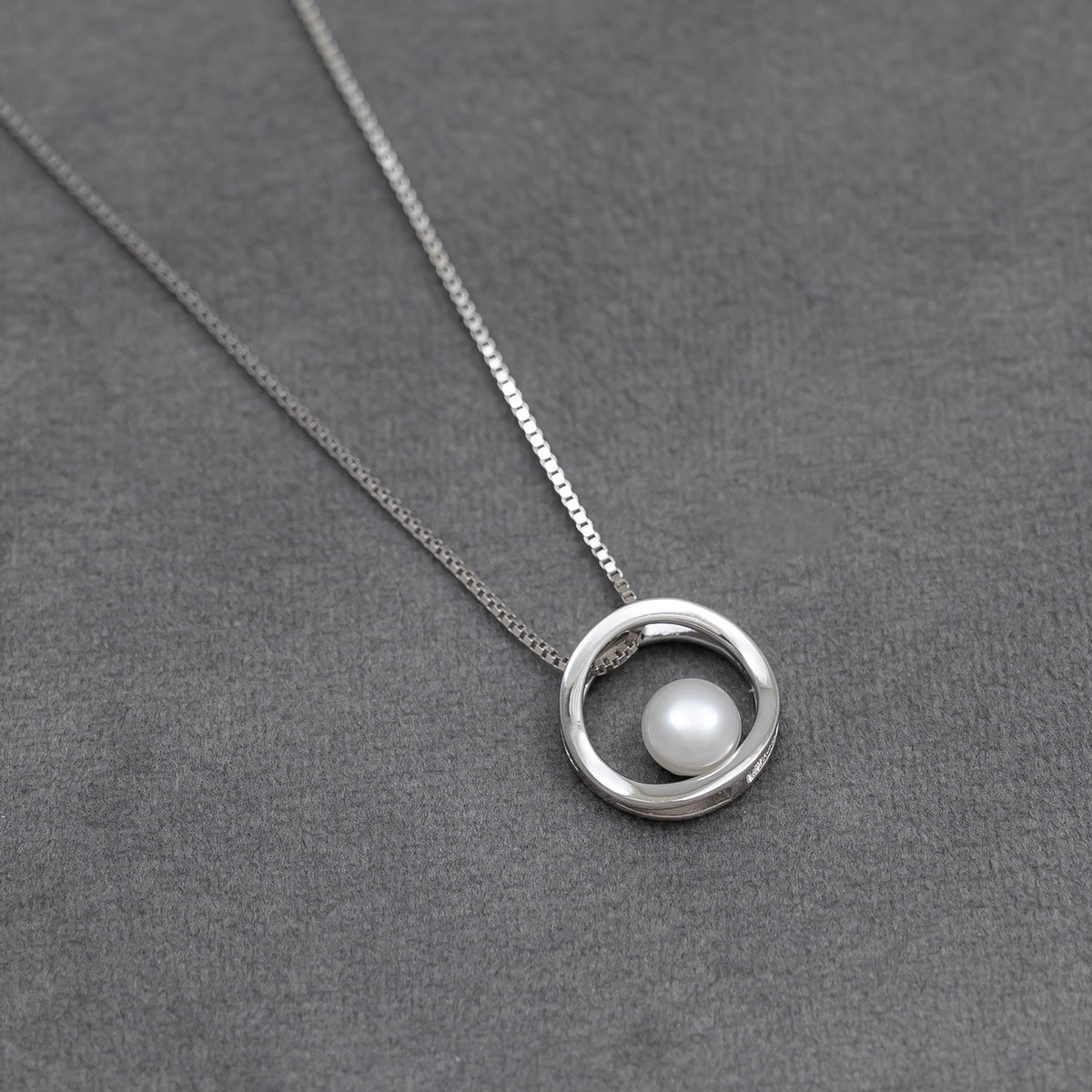 Sterling Silver Simple Circle Pearl Pendant