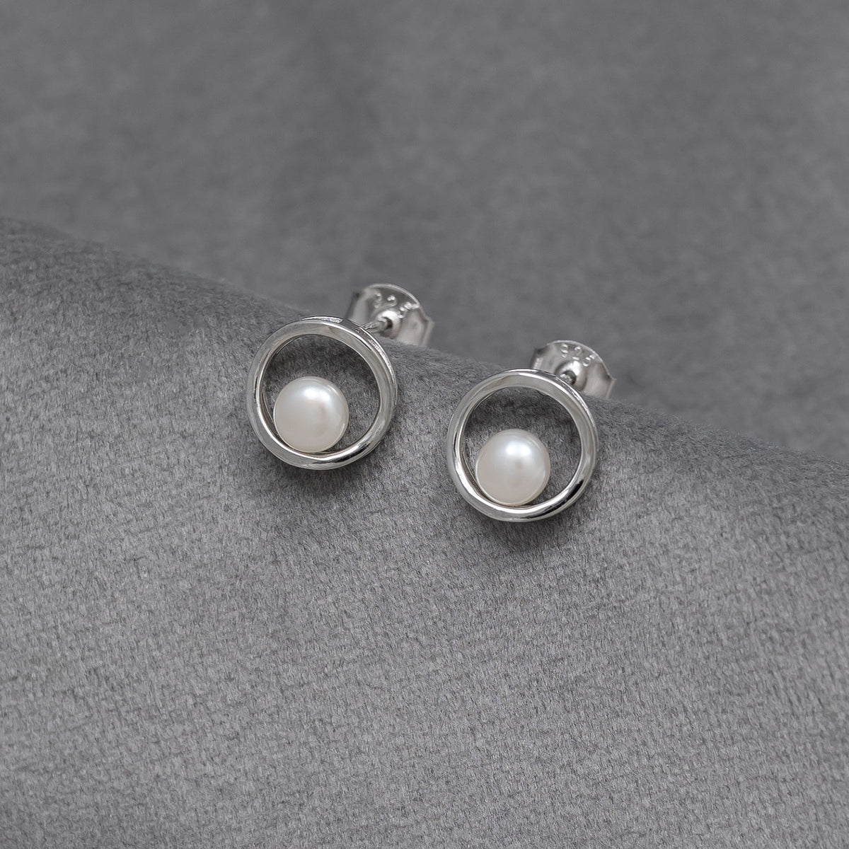 Sterling Silver Simple Circle Pearl Stud Earrings