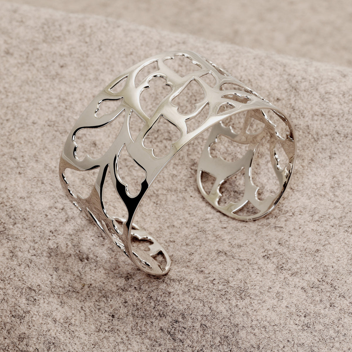 Silver Heart of Yorkshire Detailed Cuff Bangle