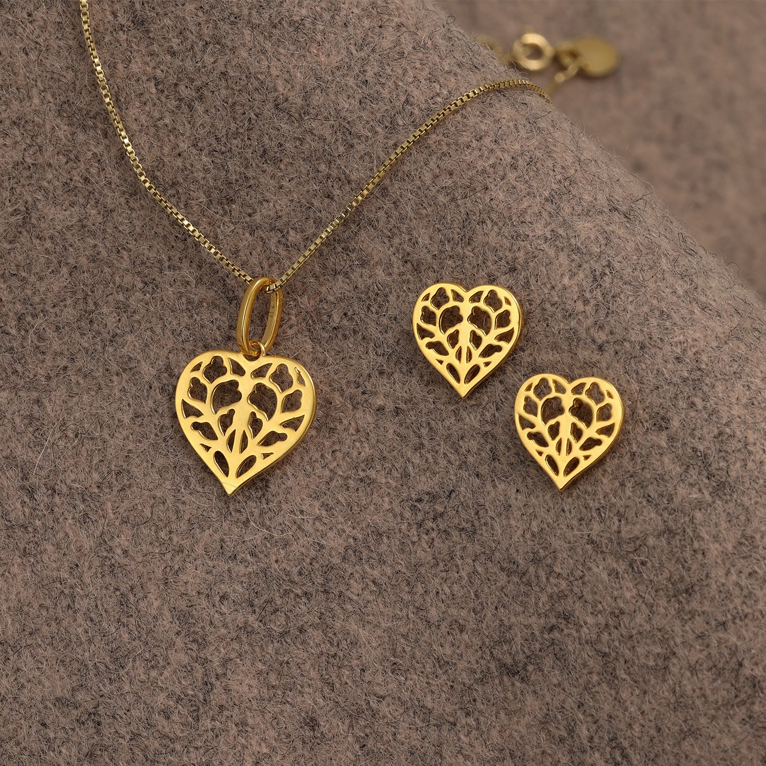Gold Vermeil Detailed Heart of Yorkshire Studs
