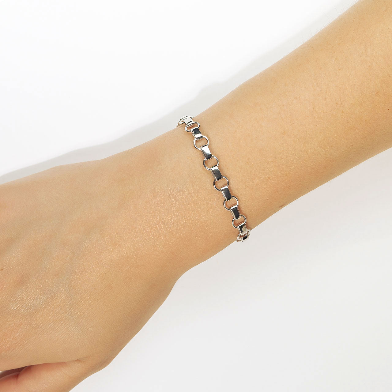 Sterling silver bracelet featuring alternating circular and flat oval links with a polished finish, showcasing a refined and contemporary design by Azendi.