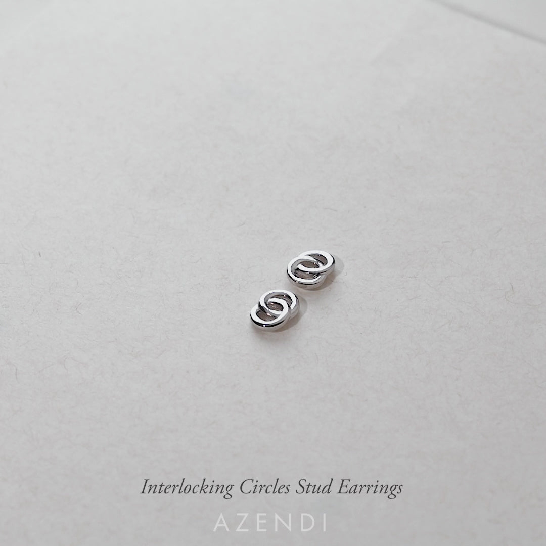 Interlocking Circles Stud Earrings