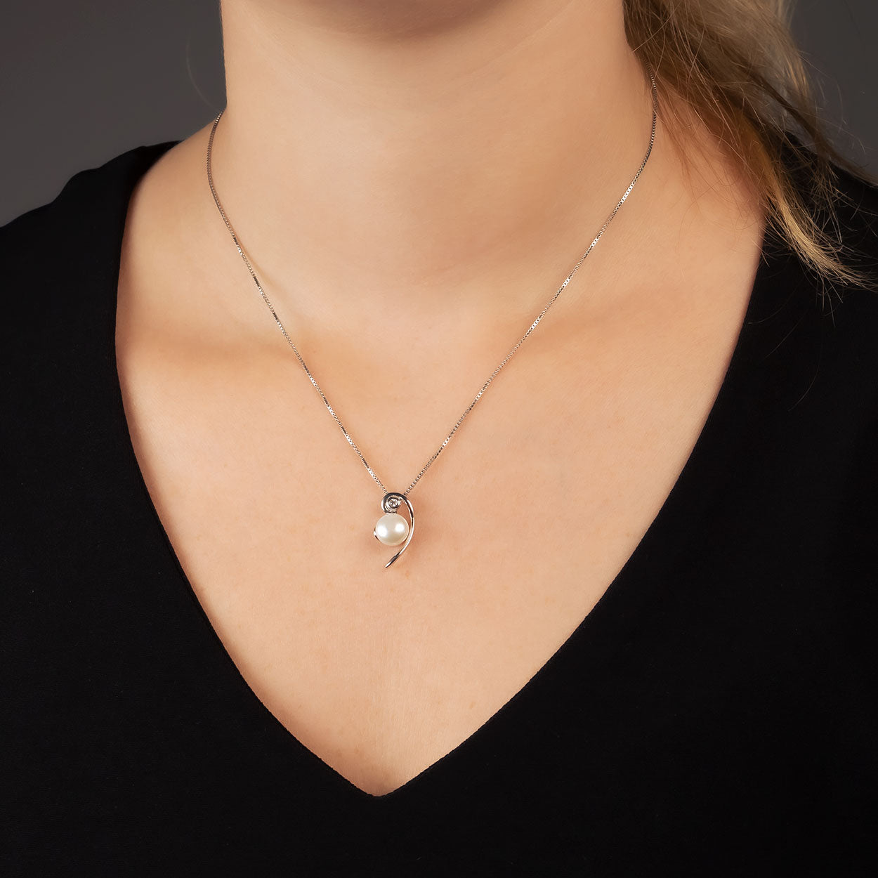 Silver & Pearl Curve Pendant