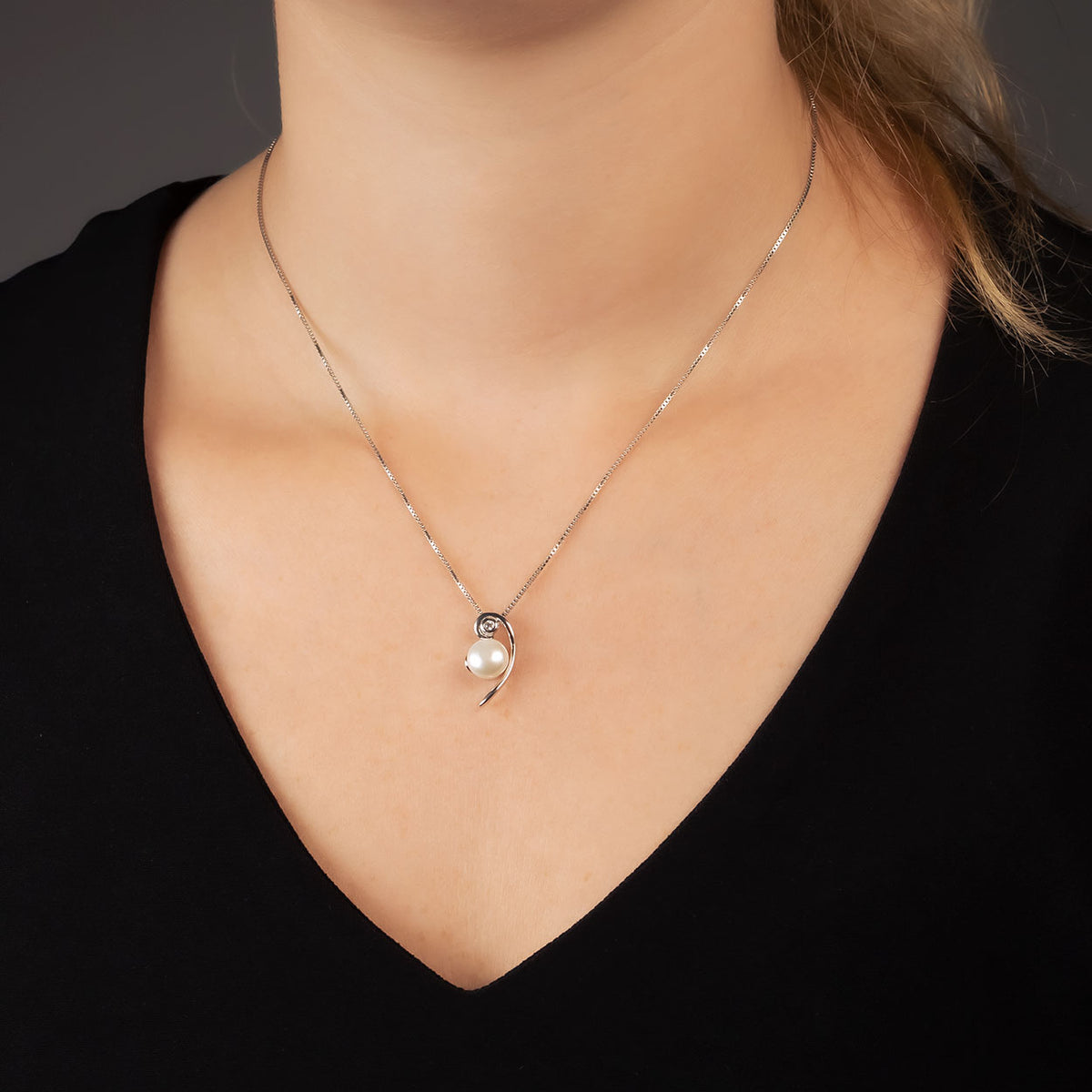 Silver & Pearl Curve Pendant